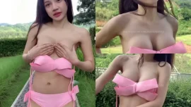 หลุด mikimika94 ชุดบิกินี่สีชมพูลายโบว์ ยืนกลางแจ้งโชว์หี Onlyfans
